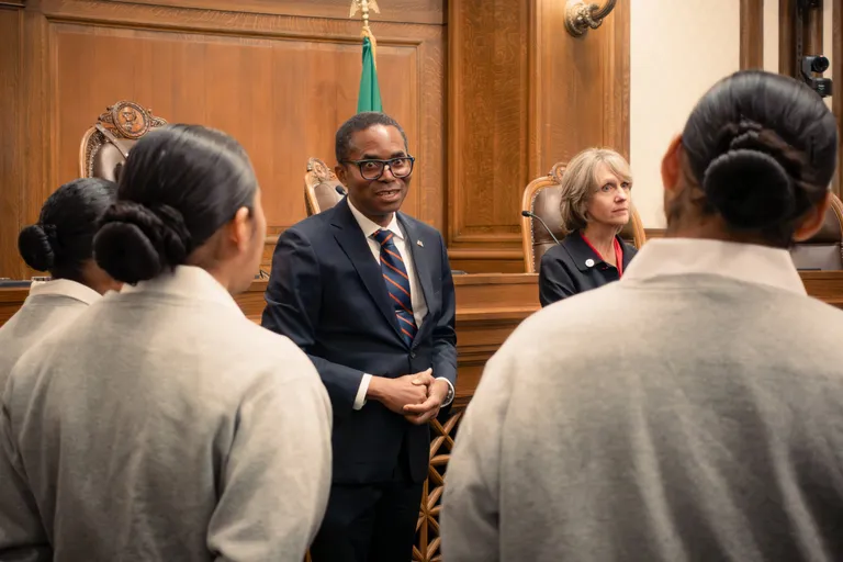 WSBA past president, Francis Adewale, and Washington Supreme Court Just Drebra Stephens with students 